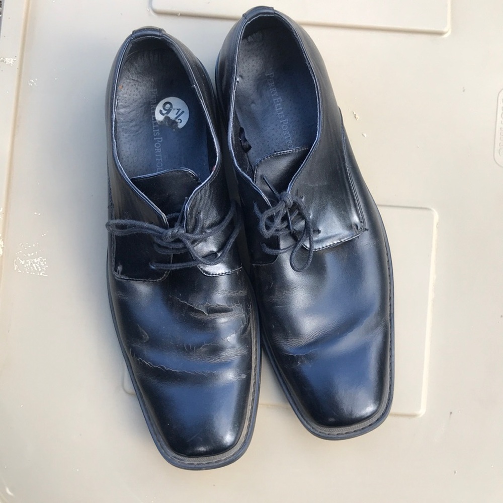 Men’s black dress shoes. Size 9.5